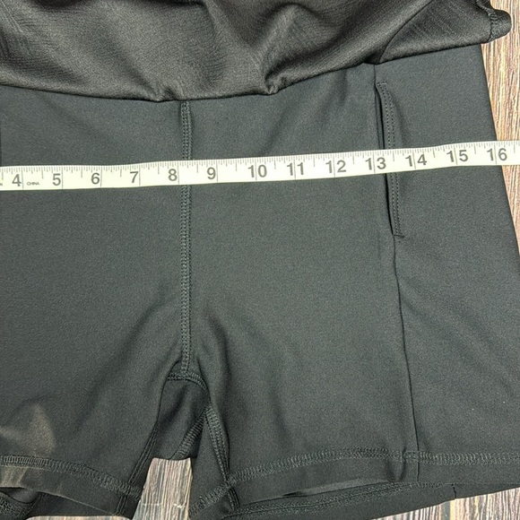 Black Active Skort- Size Medium - Picture 9 of 9